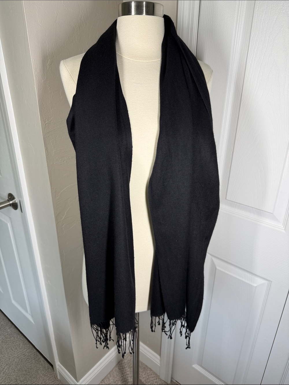 La Fiorentina solid black pashmina & silk shawl/scarf with fringe made in Nepal